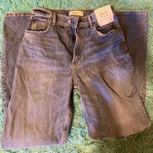 - Abercrombie & Fitch The 90’s Straight Jean